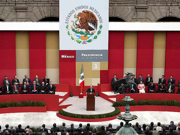 Identidad institucional para el Gobierno de México, 2006. Sesión de presentación, primer informe de labores (México, 2007)