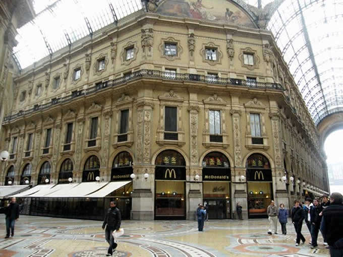 Local de McDonaldʼs en Galleria Vittorio Emanuele II, Milán