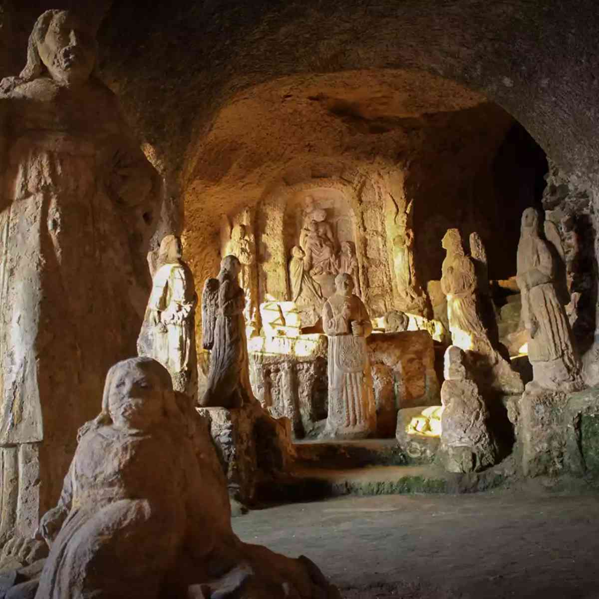 Platón reloaded: la alegoría de la caverna en la era del MP3 y TikTok